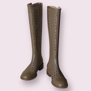 Boutique Vero Cuiza Perforated Hole Knee High Boots 9.5